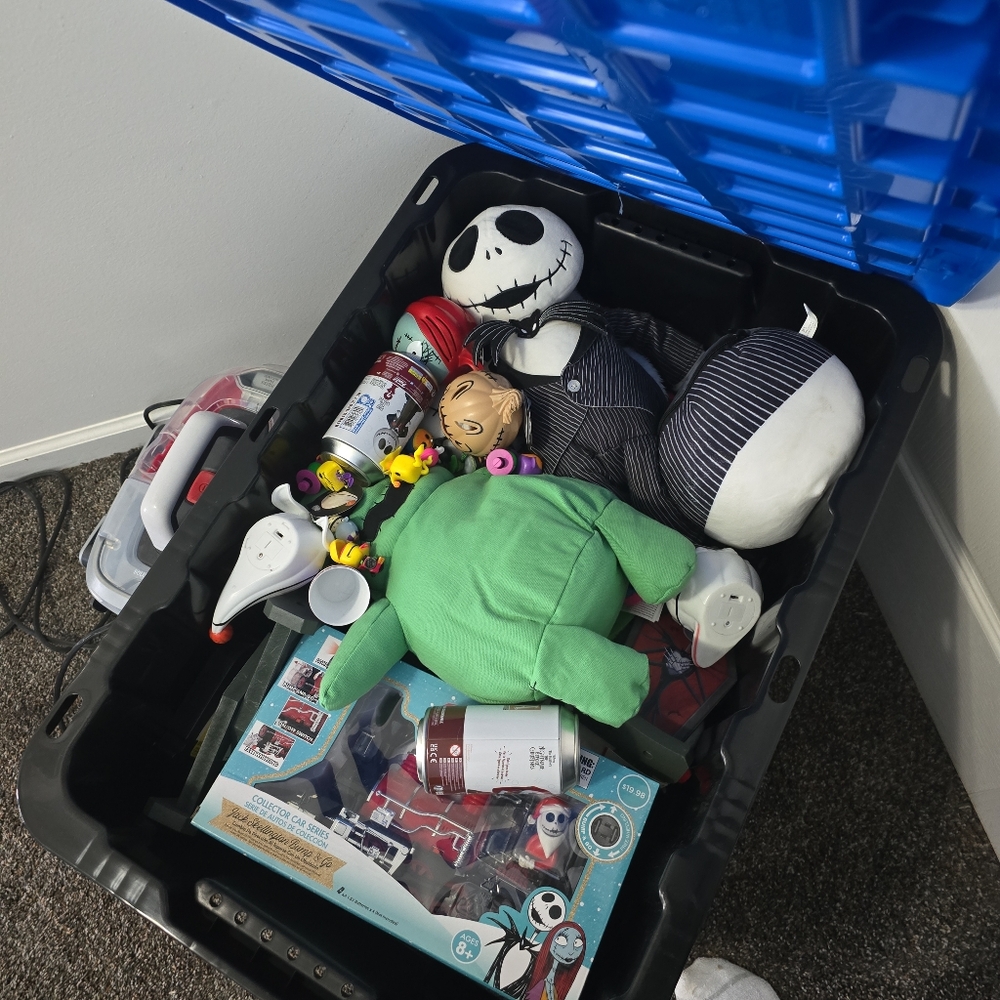 Surprise box with various nightmare before Christmas items 25 in total value 300